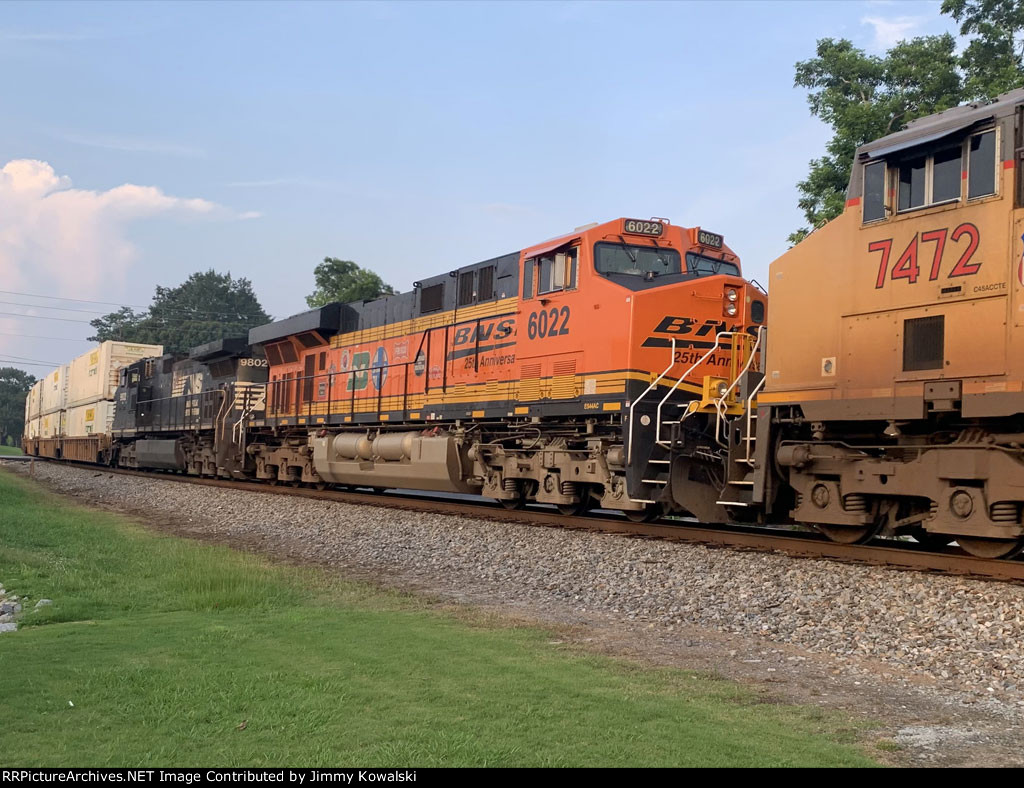 BNSF 6022 GE ES44AC